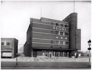 Cinéma Regal sur Cross Gates Road, Leeds, 1943 - English Photographer